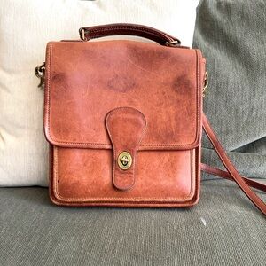 Coach Vintage Station bag. Very clean. Minor discolorations. No scuffs